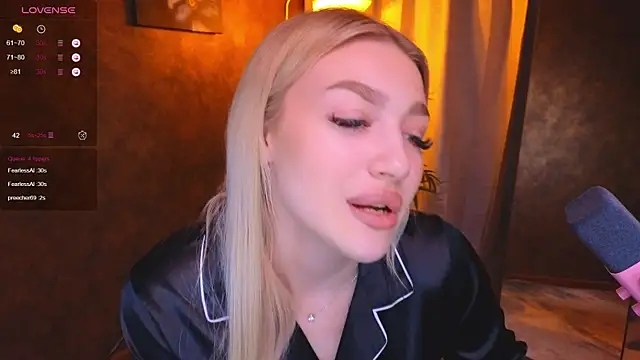 Snapshot of Ella_Milla chatting on January 14, 12:14 pm Ella Milla online show from January 14, 12:14 pm