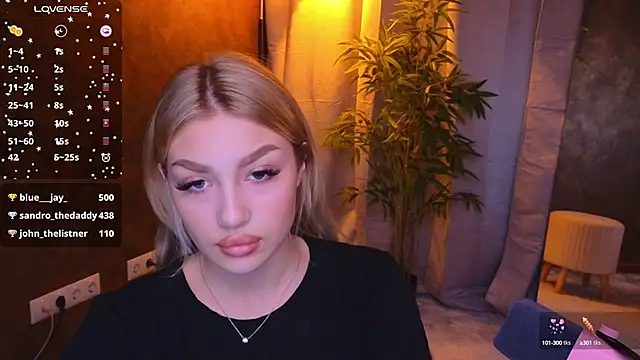 Snapshot of Ella_Milla chatting on January 20, 8:41 am Ella Milla online show from January 20, 8:41 am