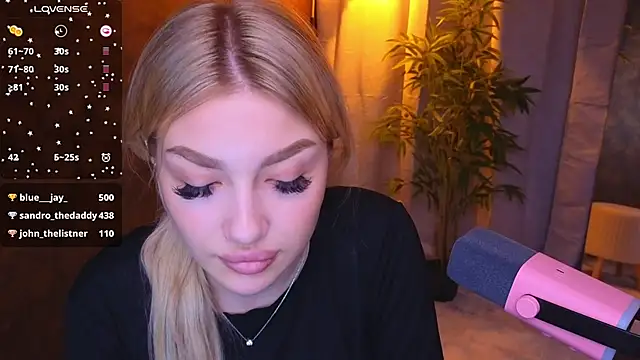 Snapshot of Ella_Milla chatting on January 20, 11:56 am Ella Milla online show from January 20, 11:56 am