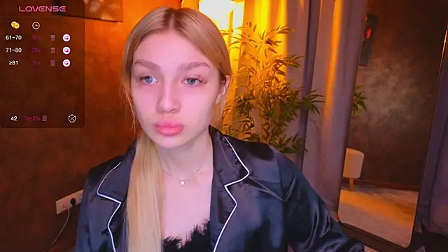 Snapshot of Ella_Milla chatting on January 27, 5:47 am Ella Milla online show from January 27, 5:47 am