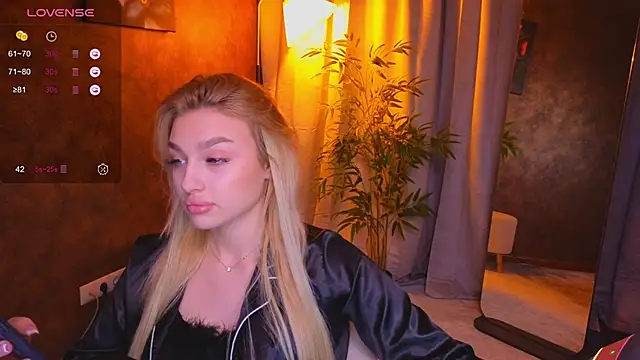 Snapshot of Ella_Milla chatting on January 27, 12:26 pm Ella Milla online show from January 27, 12:26 pm