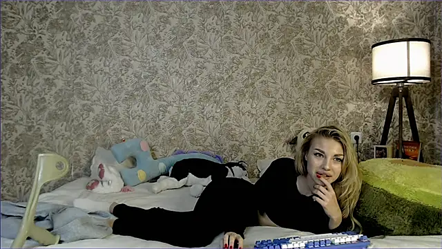 Snapshot of Ella_Milla chatting on September 9, 9:36 pm Ella Milla online show from September 9, 9:36 pm