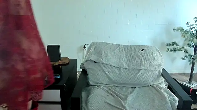 MendiPetite online show from March 26, 8:20 am