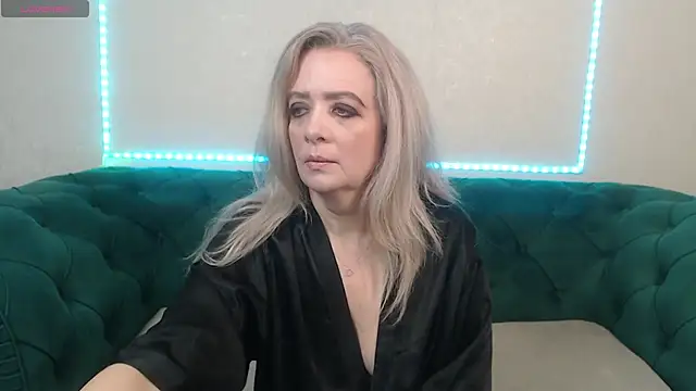 Snapshot of IvanaCharm chatting on February 9, 4:25 am IvanaCharm online show from February 9, 4:25 am