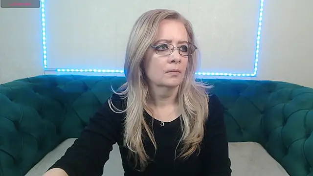 Snapshot of IvanaCharm chatting on March 1, 4:26 am IvanaCharm online show from March 1, 4:26 am
