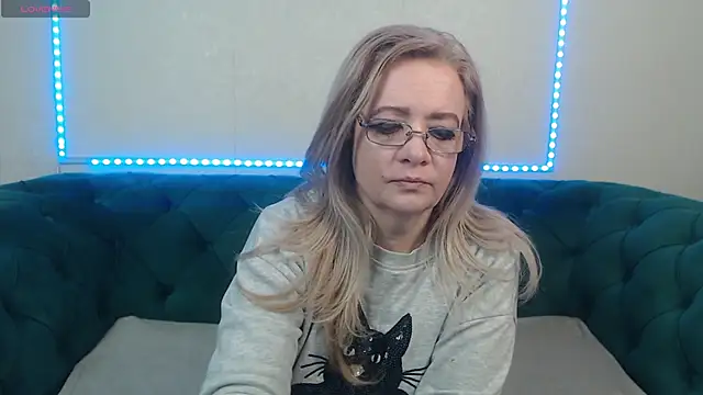 Snapshot of IvanaCharm chatting on March 7, 4:24 am IvanaCharm online show from March 7, 4:24 am