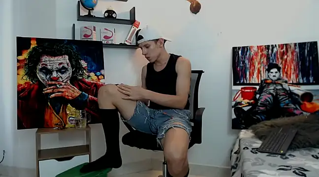 flowers18 online show from January 28, 9:19 pm