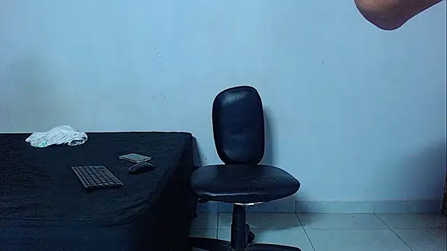 Snapshot of mikecoper_23 chatting on February 26, 2:32 am mikecoper 23 online show from February 26, 2:32 am