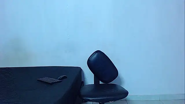 Snapshot of mikecoper_23 chatting on May 10, 1:27 pm mikecoper 23 online show from May 10, 1:27 pm