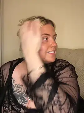 Blondiee3088 online show from January 20, 11:54 pm