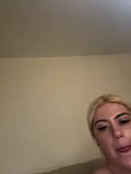 Blondiee3088 online show from February 7, 1:47 am