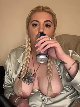 Blondiee3088 online show from February 10, 4:47 pm