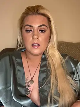 Blondiee3088 online show from February 18, 8:47 pm