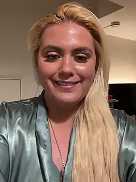 Blondiee3088 online show from February 19, 8:41 pm