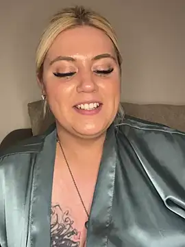 Blondiee3088 online show from March 3, 4:35 pm