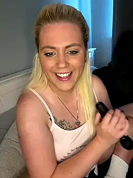 Blondiee3088 online show from October 28, 11:58 am