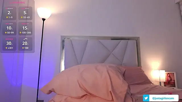 nicollefiorett online show from January 5, 2:38 am