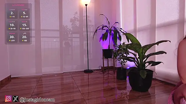 nicollefiorett online show from March 11, 9:48 pm