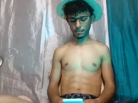 Luckbigcock64 online show from January 9, 1:35 pm