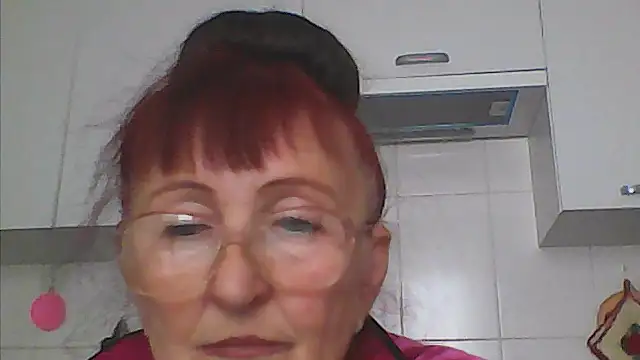 Snapshot of TanyaSweet634 chatting on October 1, 7:47 am TanyaSweet634 online show from October 1, 7:47 am