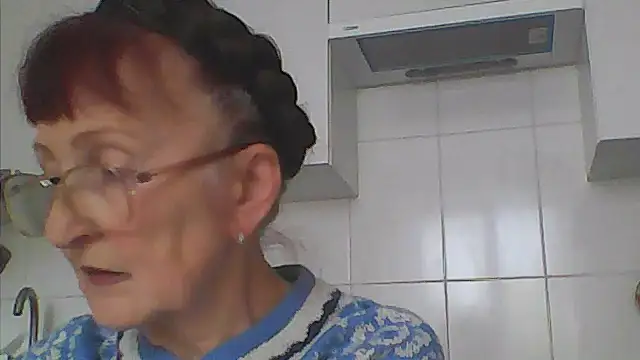 Snapshot of TanyaSweet634 chatting on October 16, 7:31 am TanyaSweet634 online show from October 16, 7:31 am