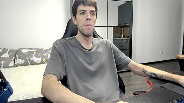 Snapshot of White_Dylan chatting on November 17, 4:07 am White Dylan online show from November 17, 4:07 am