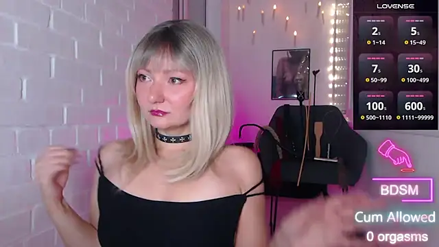 Sandralawrence online show from October 4, 8:51 pm