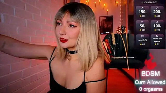 Sandralawrence online show from December 15, 9:52 pm