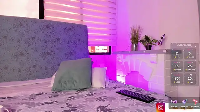 amandaaJones  online show from January 13, 7:42 pm