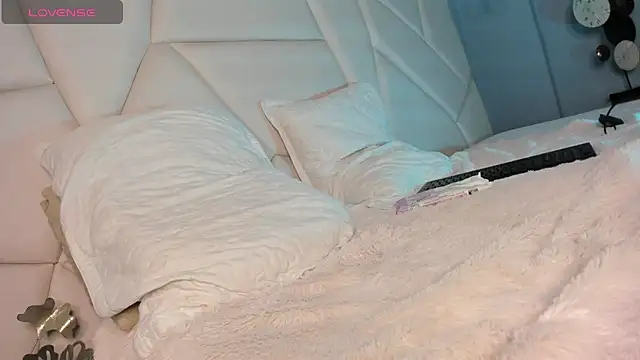 amandaaJones  online show from July 24, 5:11 pm
