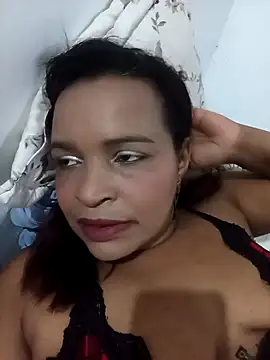 Snapshot of _violetta_- chatting on May 2, 1:10 am violetta - online show from May 2, 1:10 am