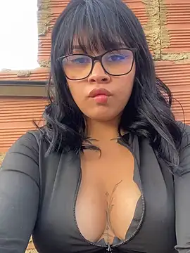 honeyy mia online show from February 9, 9:39 pm