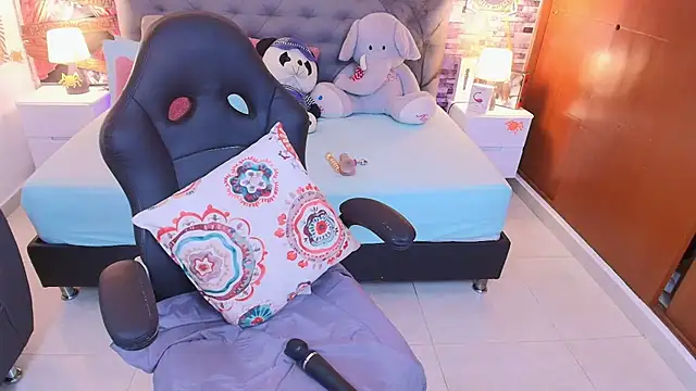 Snapshot of italy___boobs chatting on October 13, 1:00 pm italy boobs online show from October 13, 1:00 pm