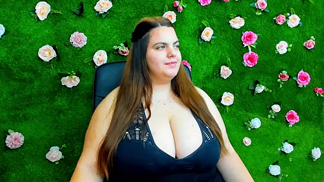 Huge Titties  online show from January 12, 8:36 am
