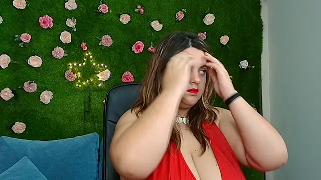 Huge Titties  online show from November 14, 8:07 pm