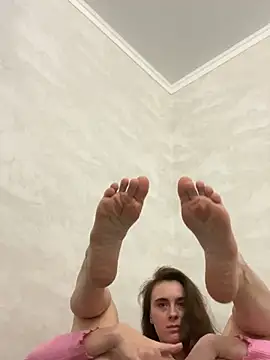 Snapshot of Miilania chatting on December 12, 6:31 pm Miilania online show from December 12, 6:31 pm