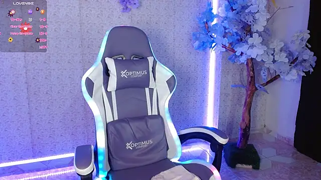 NaomiFox1 online show from February 20, 7:23 am