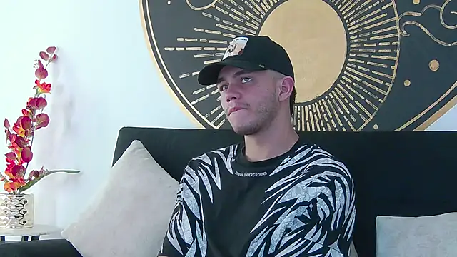 Tiger Savage online show from January 18, 8:40 pm