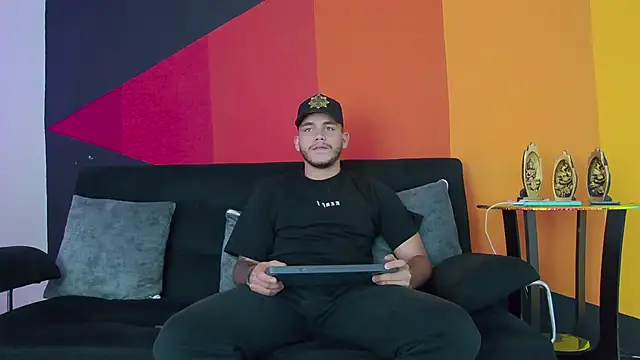 Tiger Savage online show from February 4, 9:10 pm