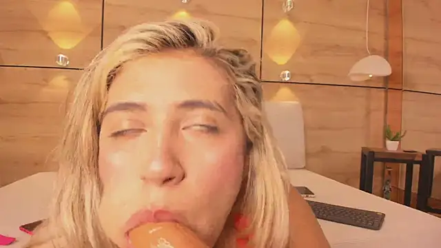 julietha taylor online show from October 8, 3:04 am