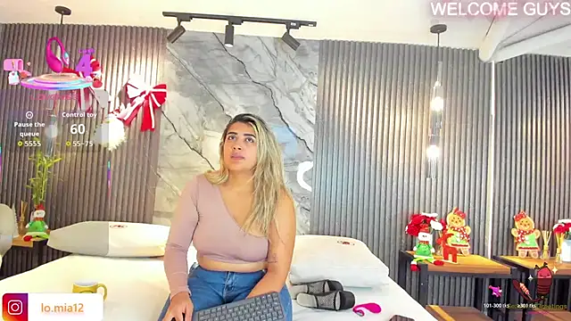 julietha taylor online show from December 15, 3:11 am