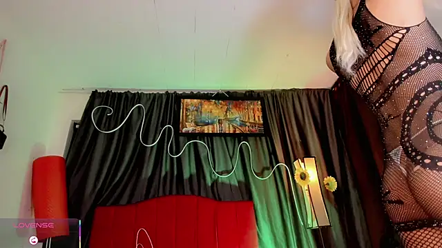 Snapshot of Gabyqueen70 chatting on March 6, 3:03 am Gabyqueen70 online show from March 6, 3:03 am