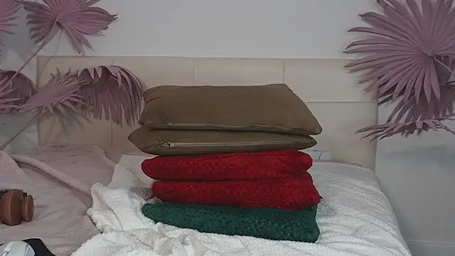 tiffannyjons online show from December 5, 9:17 pm