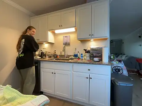 MissSwitch online show from December 22, 1:41 pm