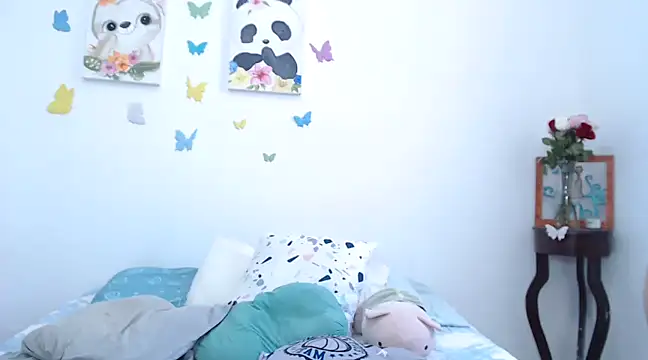 SaraBlosson online show from December 9, 7:29 pm