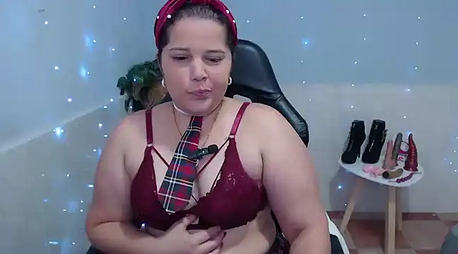 Snapshot of kiara_scottt chatting on January 6, 8:03 am kiara scottt online show from January 6, 8:03 am