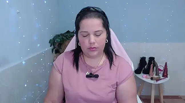 Snapshot of kiara_scottt chatting on January 7, 5:01 am kiara scottt online show from January 7, 5:01 am