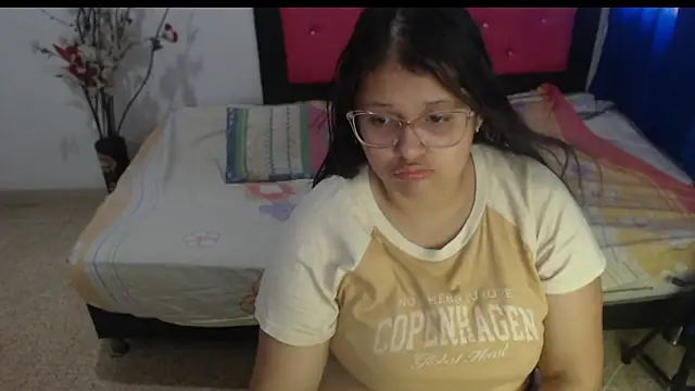 Snapshot of angel_barbie_1 chatting on September 25, 2:43 pm angel barbie 1 online show from September 25, 2:43 pm