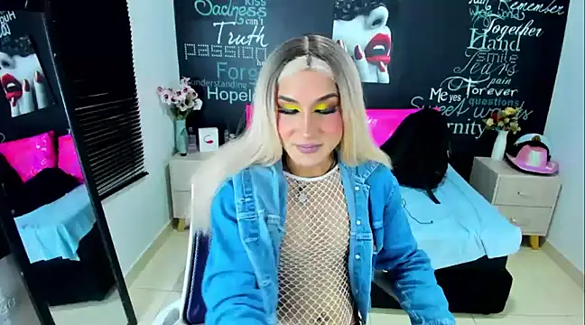 Snapshot of DarianaGia chatting on December 4, 8:12 am DarianaGia online show from December 4, 8:12 am