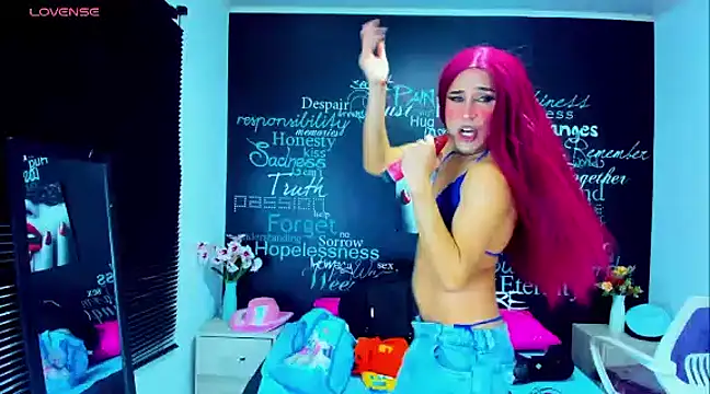 Snapshot of DarianaGia chatting on December 10, 11:22 am DarianaGia online show from December 10, 11:22 am